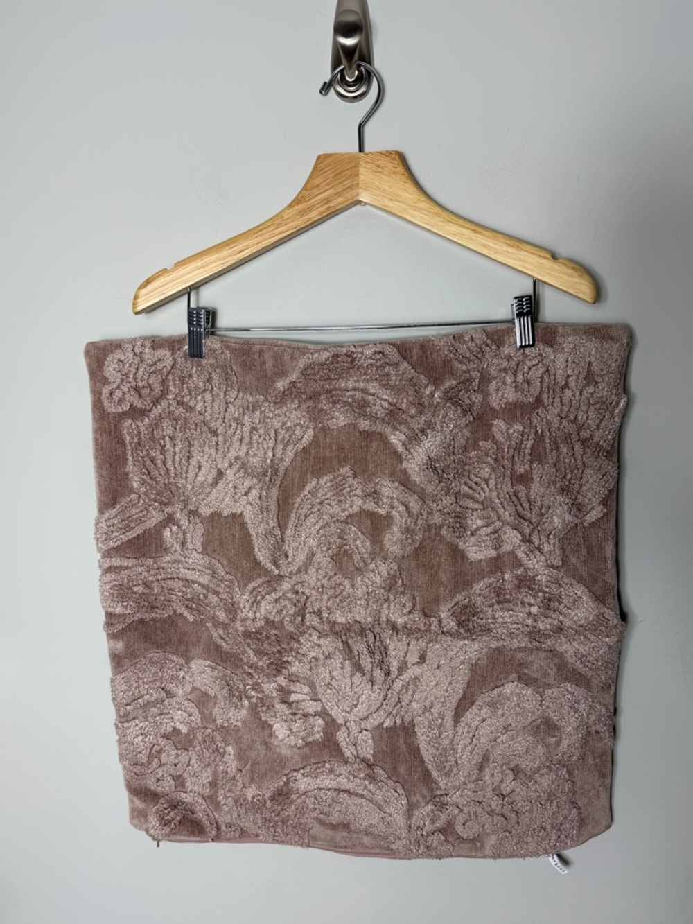 Pottery Barn Natalia Jacquard Square pillow Cover 22x 22" Mauve Chenille